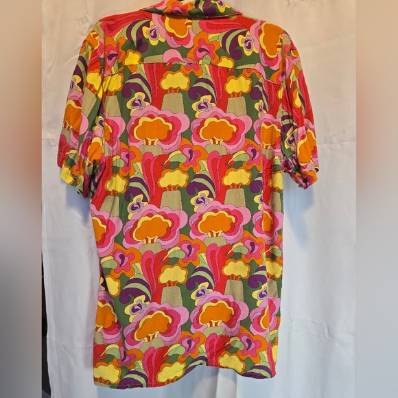 OAS 100% Viscose Men's Size Medium Psychedelic button-up short sleeved shirt - Picture 4 of 8
